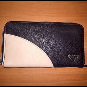 COPY - Never been used Roxy wallet